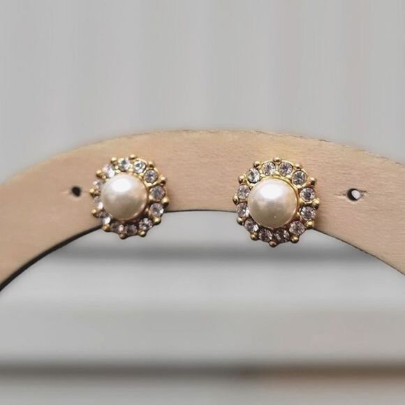 Vtg faux pearl and rhinestone gold tone sunburst studs - Picture 3 of 6